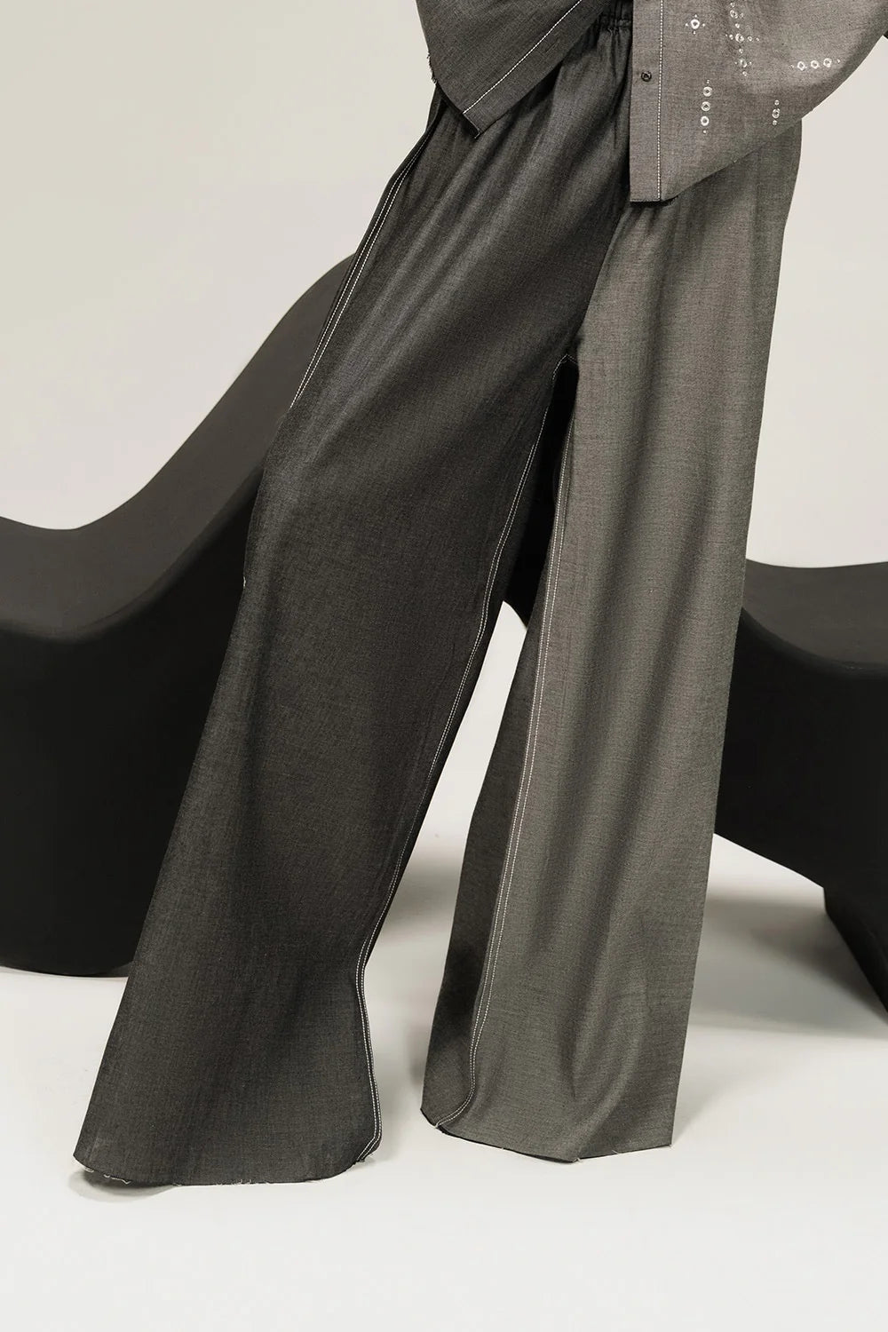 Pantalon Femmes en denim aux finitions teintées